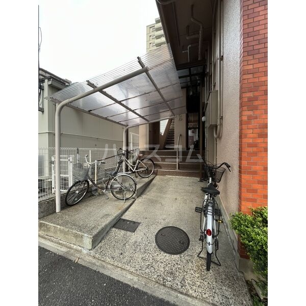 18/26 エントランス