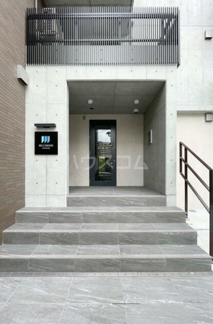 16/20 エントランス