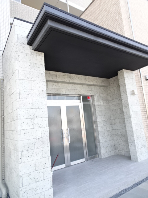 28/30 エントランス