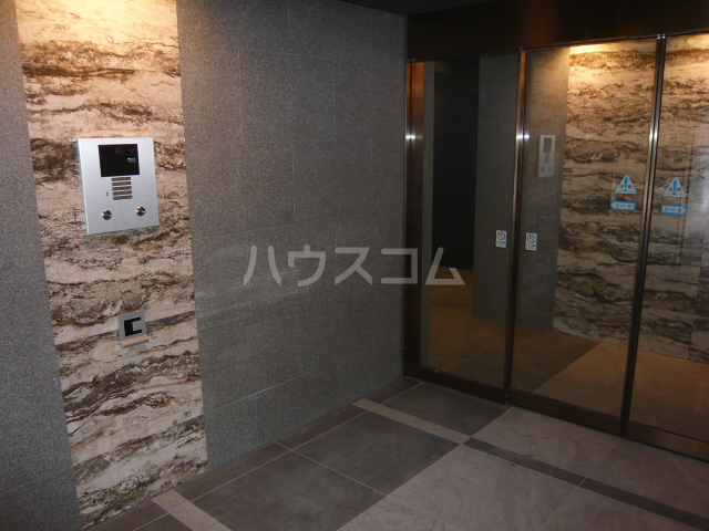 23/30 エントランス