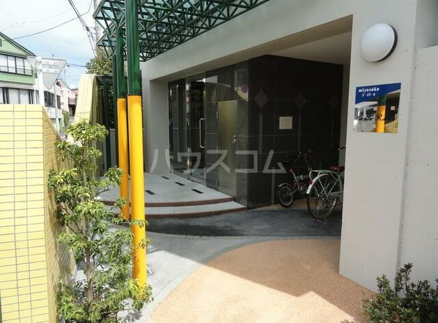 22/25 エントランス