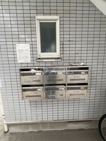 16/19 エントランス