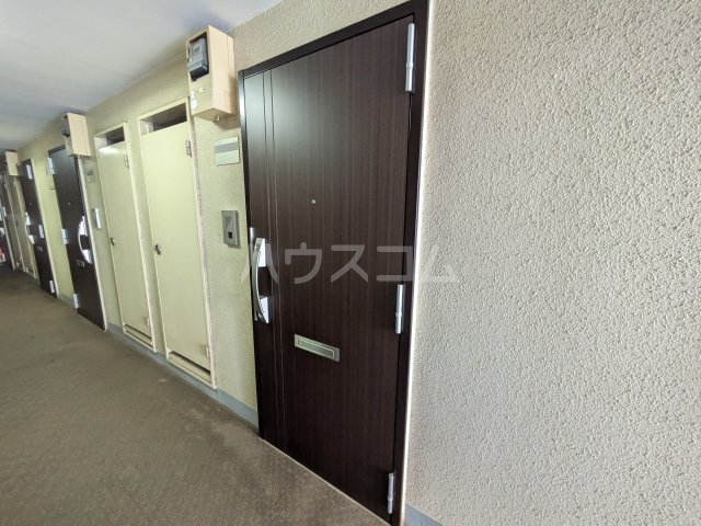 20/21 エントランス