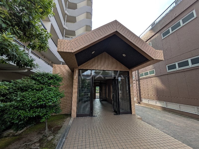 20/28 エントランス