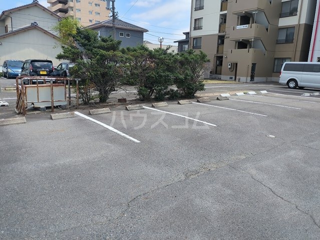 23/24 駐車場