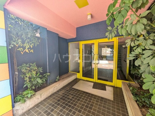 26/30 エントランス