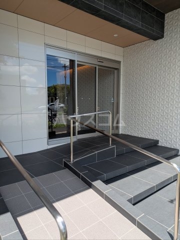 22/25 エントランス