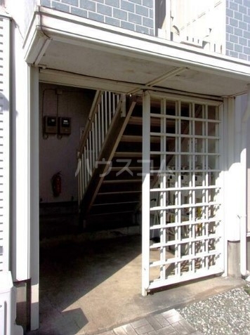 27/29 エントランス