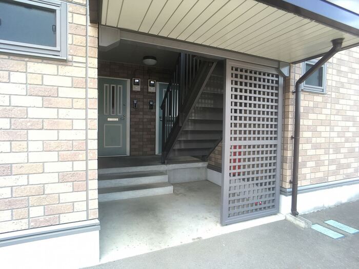 18/27 エントランス