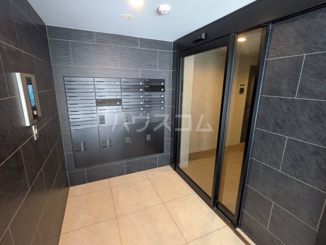 18/25 エントランス