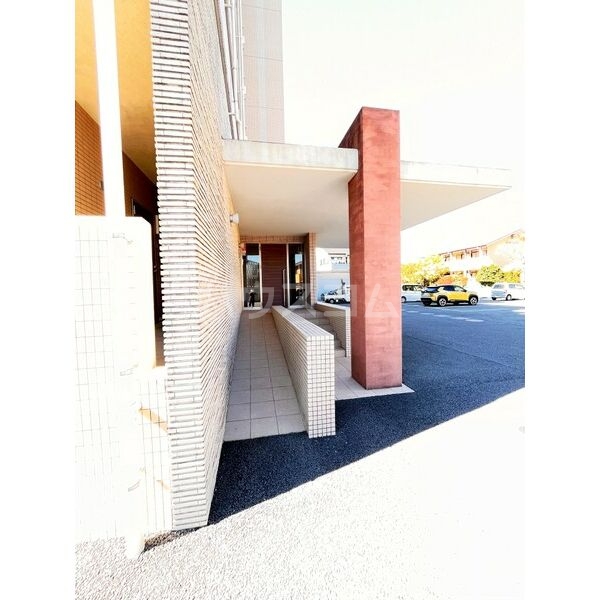 16/17 エントランス