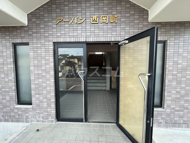 28/30 エントランス