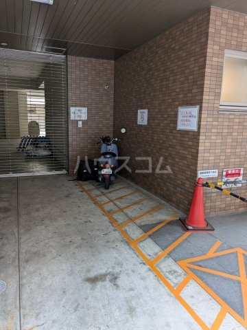 23/30 駐車場