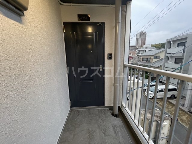 27/30 エントランス