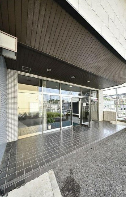 27/30 エントランス