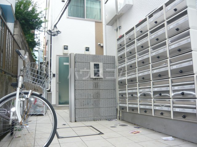 21/30 エントランス