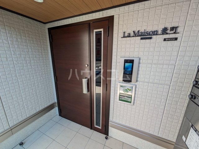 27/29 エントランス