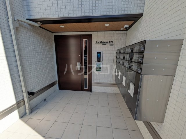 25/29 エントランス