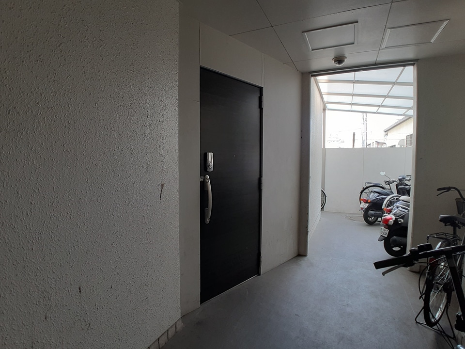 17/23 エントランス