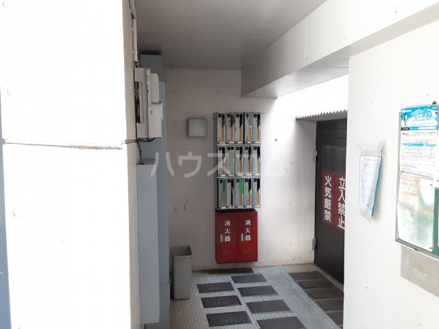 28/30 エントランス