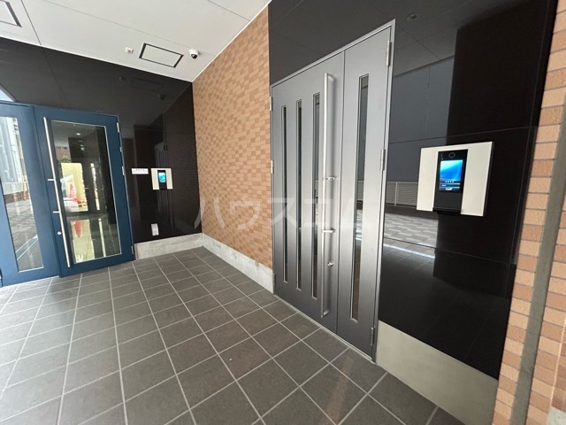 18/28 エントランス