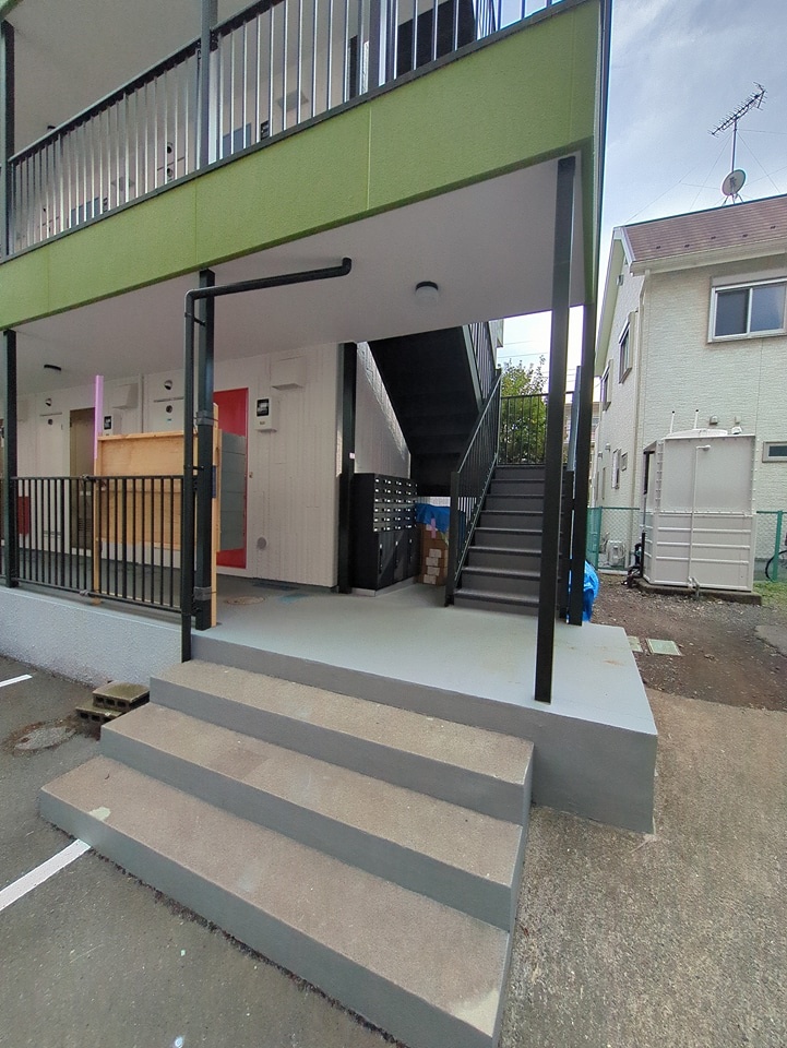 23/30 エントランス