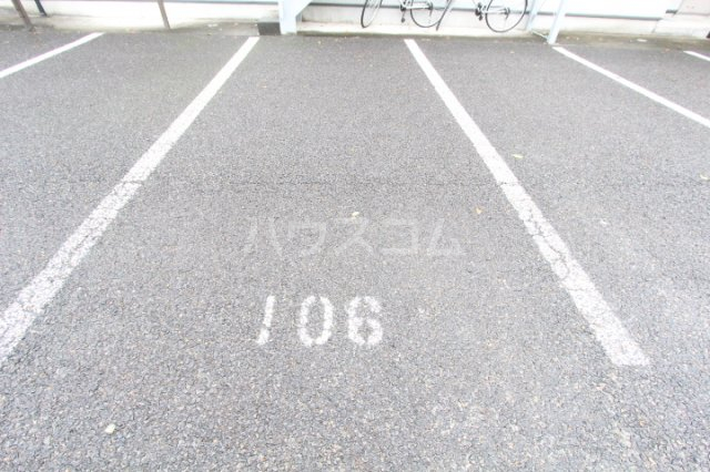 21/28 駐車場
