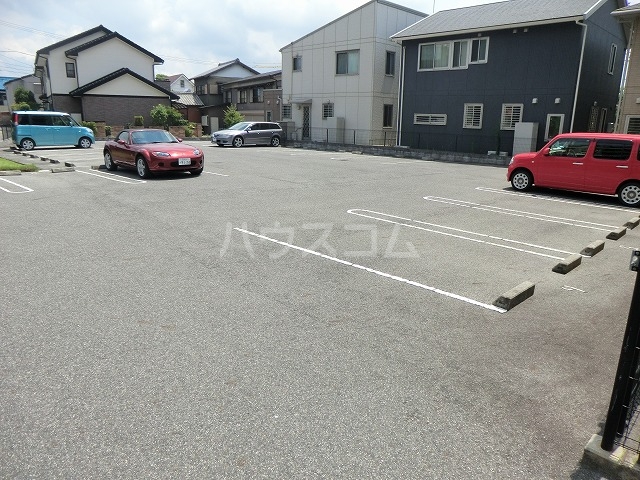 22/28 駐車場
