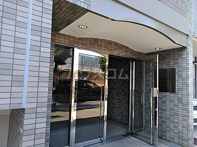 28/30 エントランス