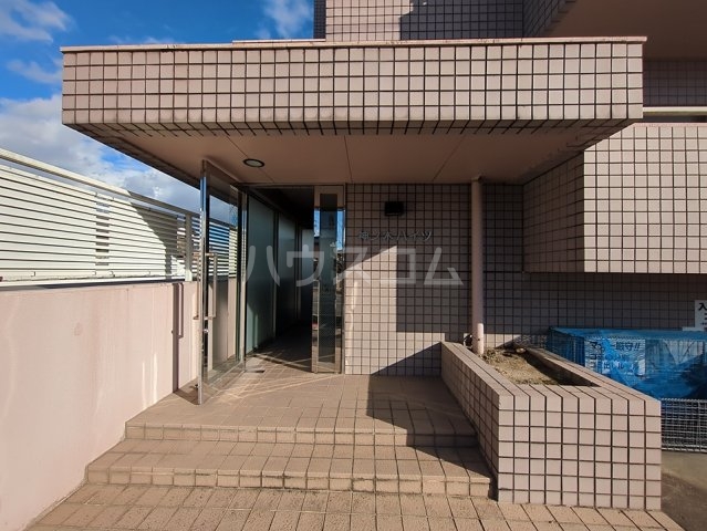 25/30 エントランス