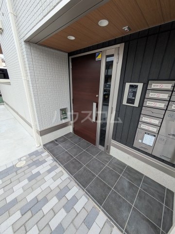 27/30 エントランス