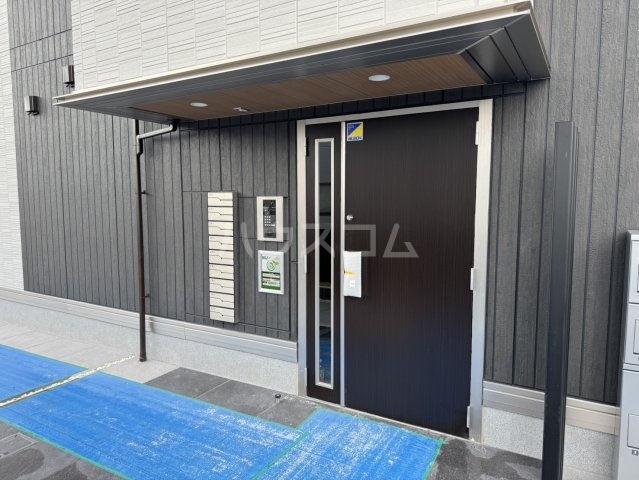 21/30 エントランス