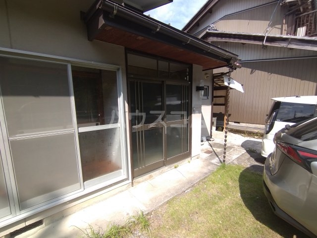 20/21 エントランス
