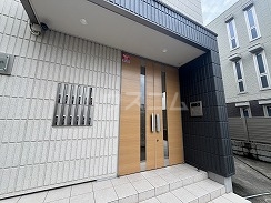 26/30 エントランス