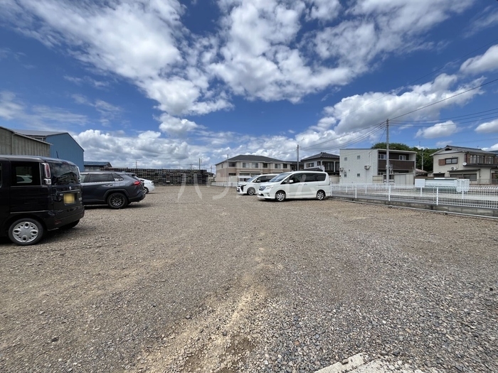 23/30 駐車場