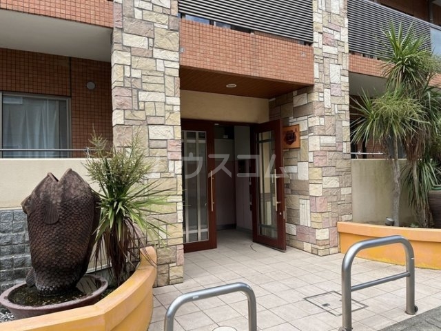 22/30 エントランス