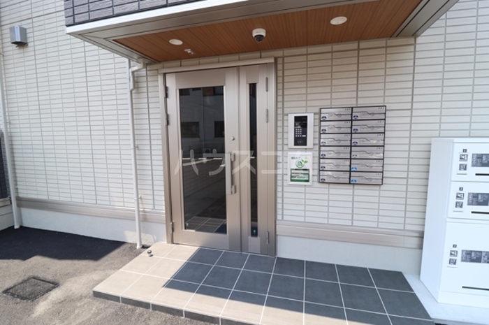 23/27 エントランス