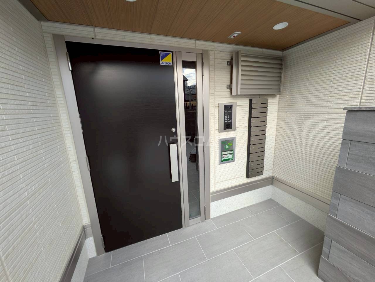 25/29 エントランス