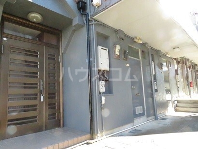 18/19 エントランス