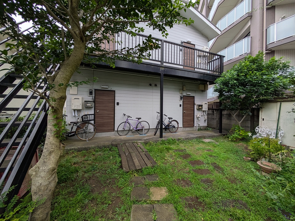 23/30 エントランス