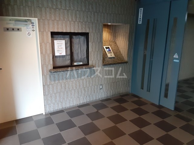 25/30 エントランス