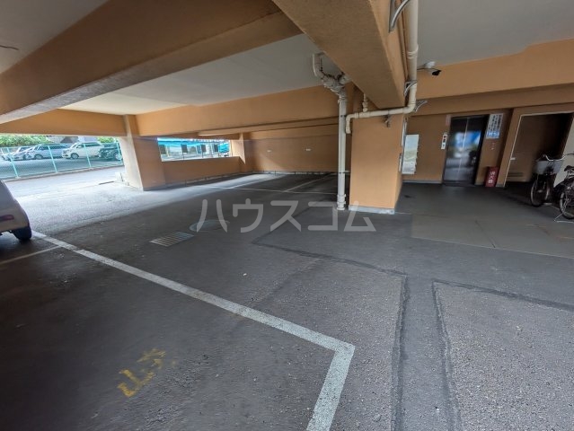 2/3 駐車場