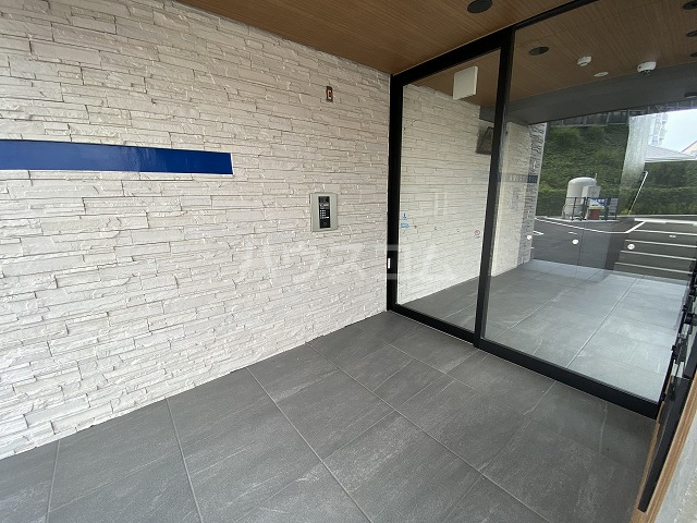 24/30 エントランス