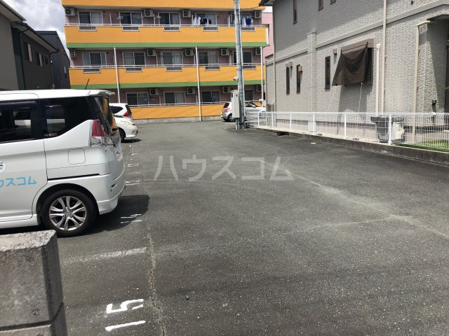 23/30 駐車場