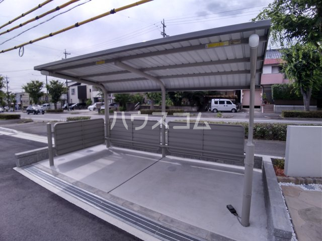 18/28 駐車場