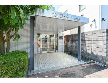 22/27 エントランス