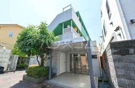 22/27 エントランス