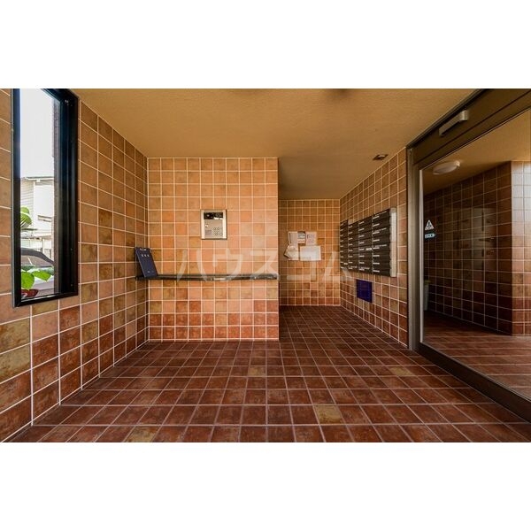 25/30 エントランス