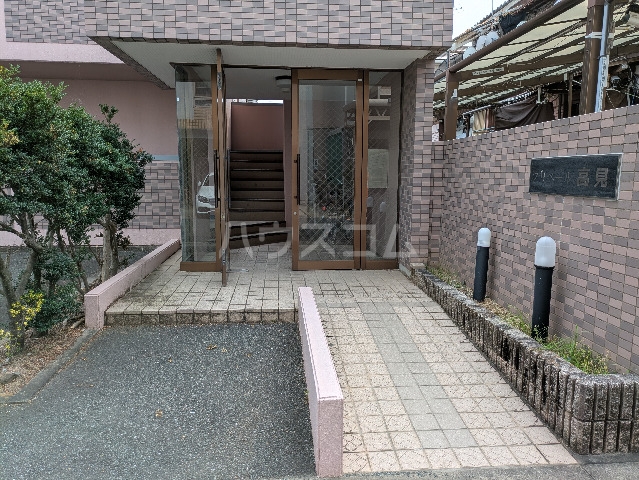 24/30 エントランス