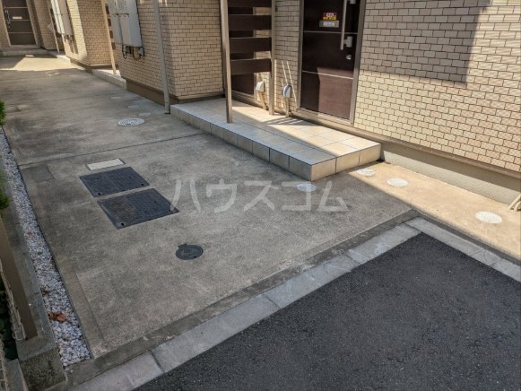 21/30 エントランス